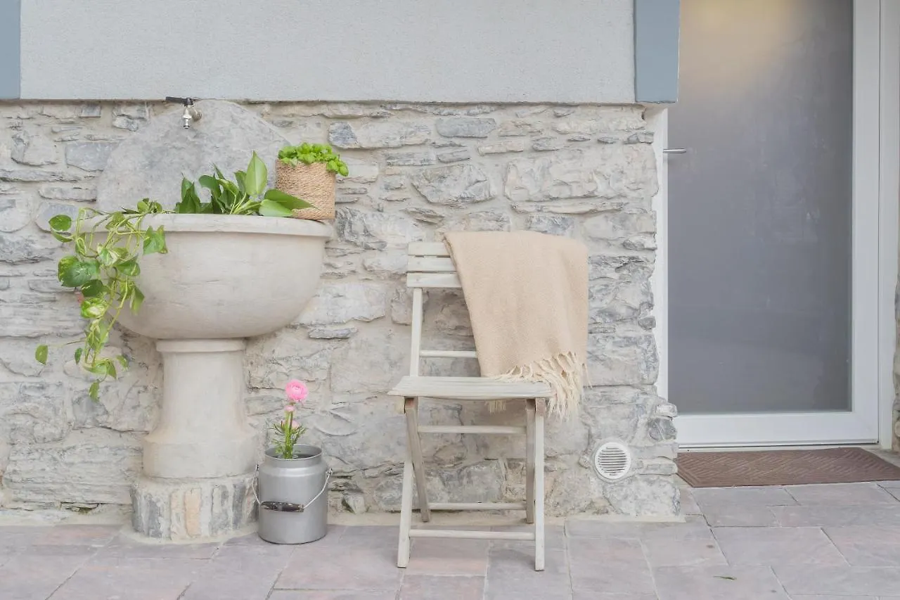 Pozzo Vertical Apartment With Garden And Parking By Rent All Como Torno