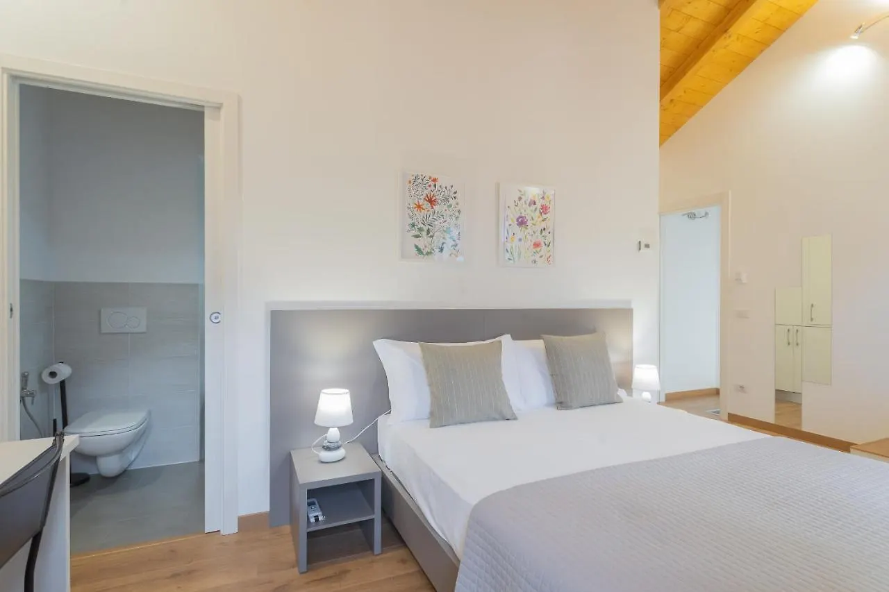 Pozzo Vertical Apartment With Garden And Parking By Rent All Como Torno 0*,